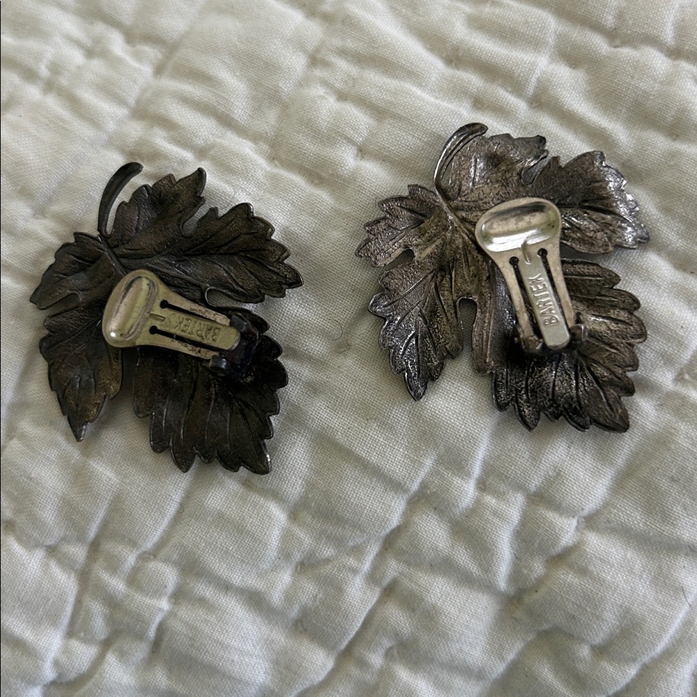 Bartek Vintage  Silver Tone Clip on earring grape leaf design each 1.25 in - Picture 2 of 3